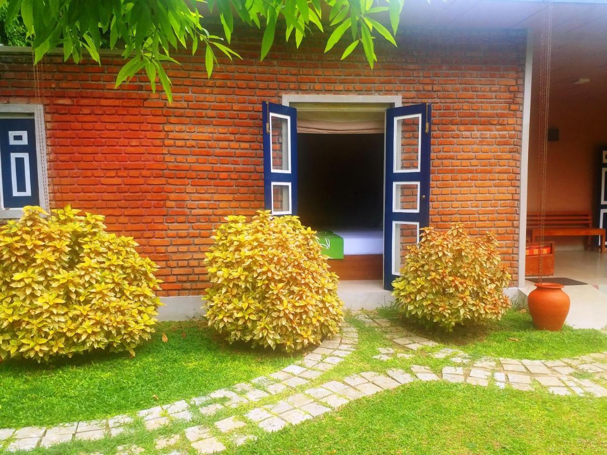 Honey Tree Polonnaruwa Hotel Bagian luar foto