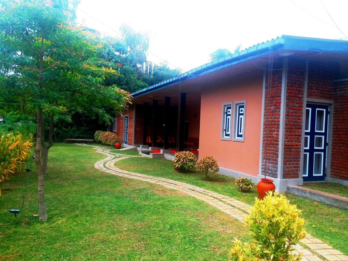 Honey Tree Polonnaruwa Hotel Bagian luar foto