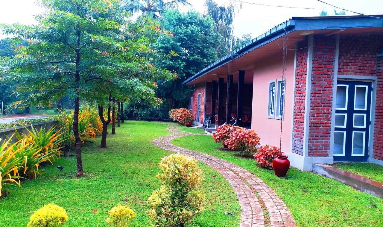 Honey Tree Polonnaruwa Hotel Bagian luar foto